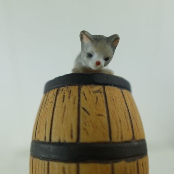 Cute Cats! Porcelain Sculpture Collection Hide & Seek The Danbury Mint - Picture 7 of 9